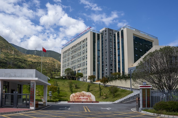 1679476299899.jpg 学院大门.jpg