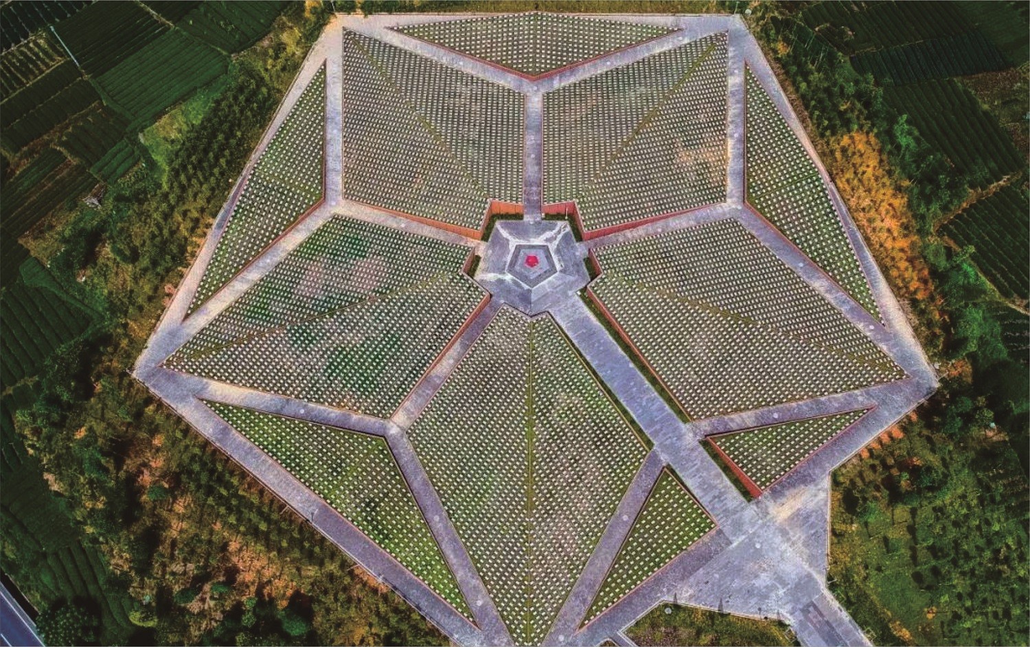 1679647385142.jpg 百丈关战役红军烈士墓.jpg